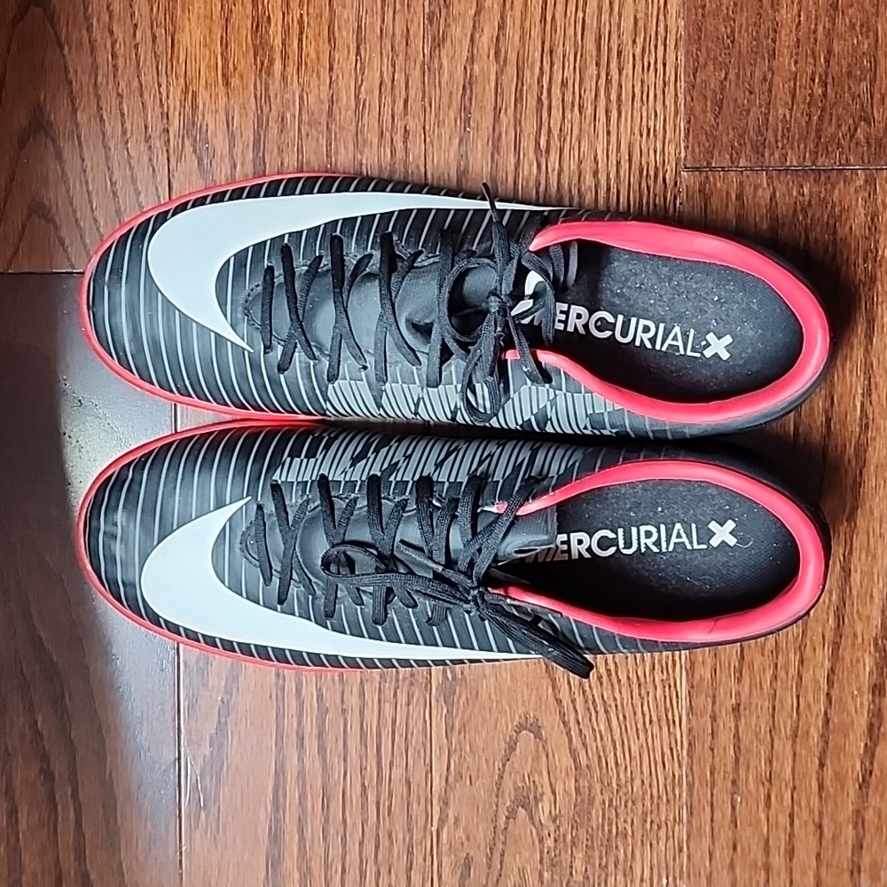 Mens indoor Nike brand soccer shoes size 11